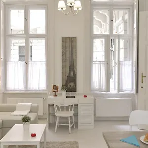 Apartment Paris, Budapest